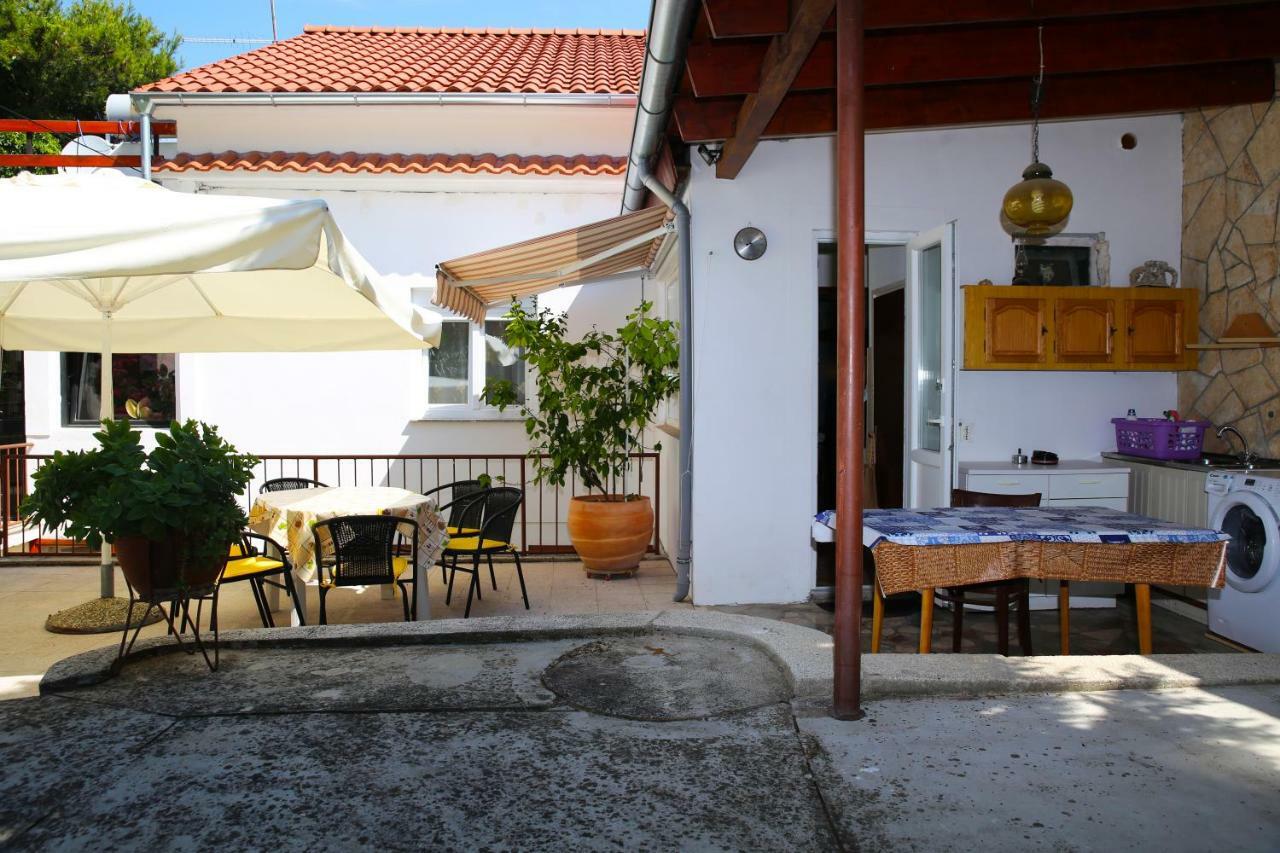 Seaside Apartment Tisno Esterno foto