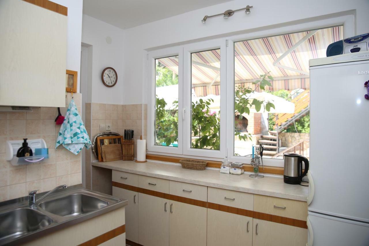 Seaside Apartment Tisno Esterno foto
