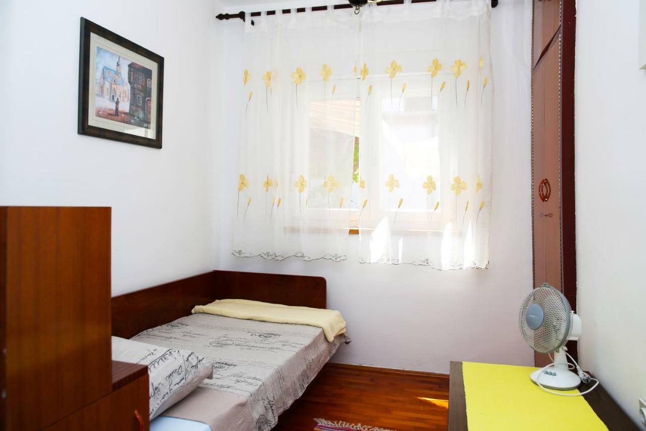 Seaside Apartment Tisno Esterno foto