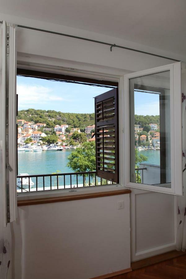 Seaside Apartment Tisno Esterno foto