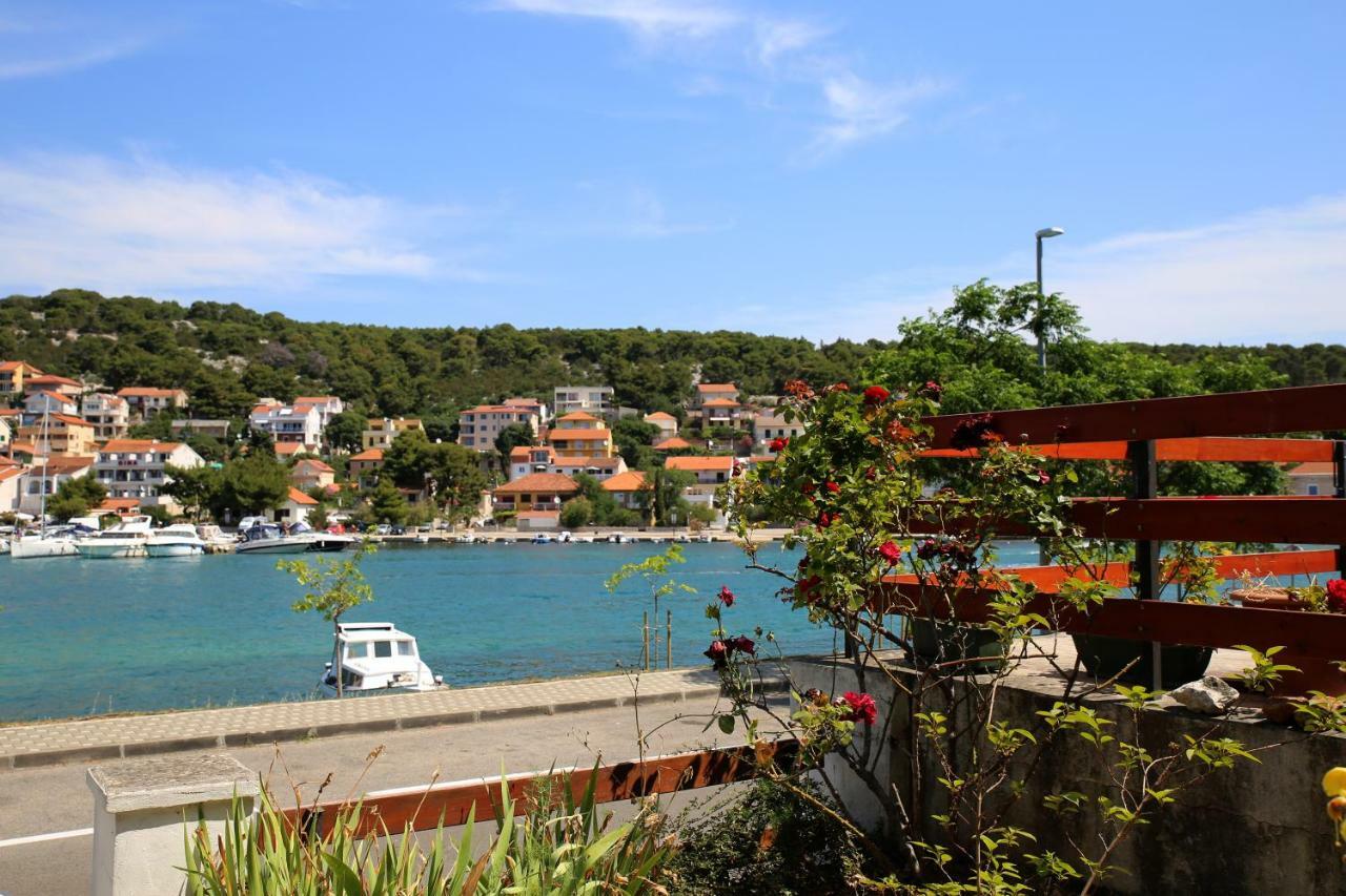 Seaside Apartment Tisno Esterno foto